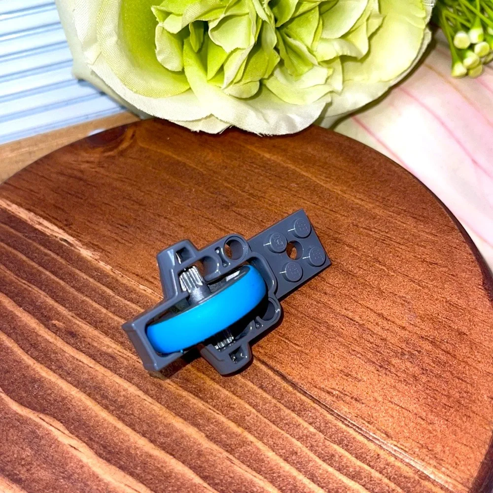 Lego Flywheel Metal Flywheel and Dark Azure Tire (Chima Speedorz Rip Cord Base)